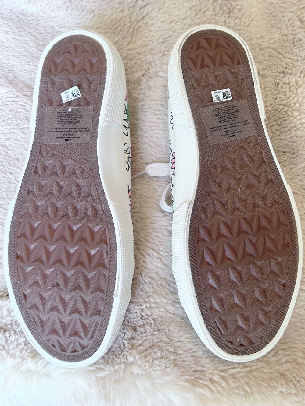 aerie White Daisy Smile Women’s Lace-Up Sneakers with Pink & Green Accents - Picture 3 of 3